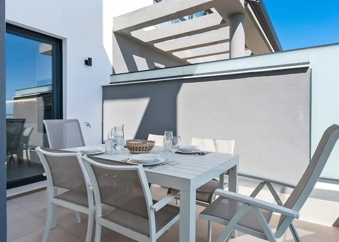 Апартаменти Seaview With Pool By Costarentals - Ref M21 *